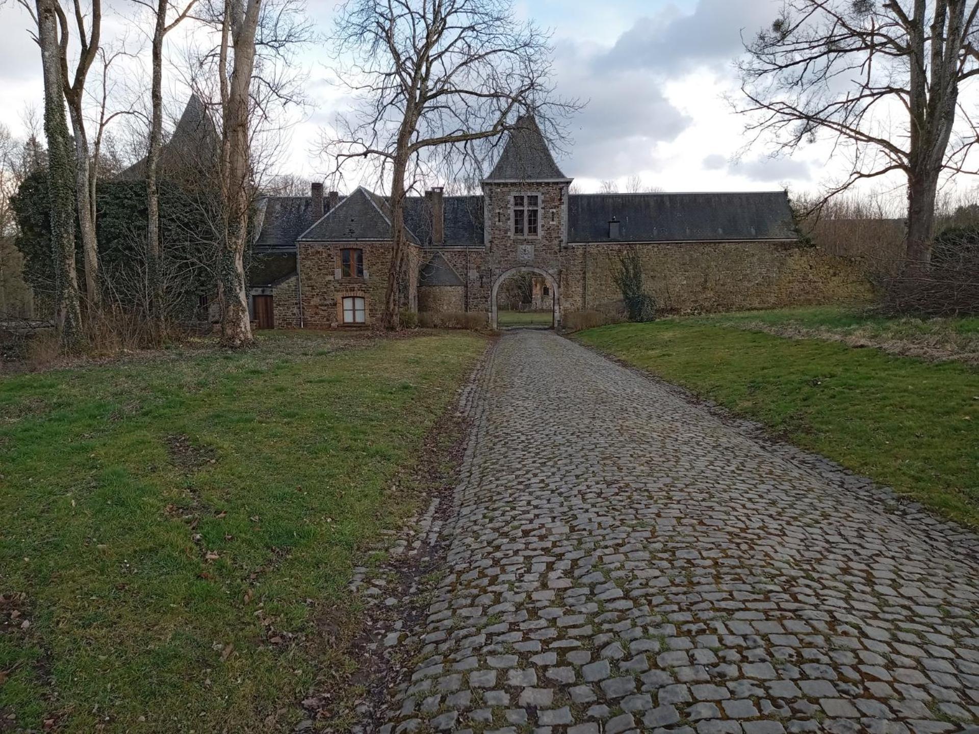 Le Vieux Noyer Bed & Breakfast Nassogne ภายนอก รูปภาพ
